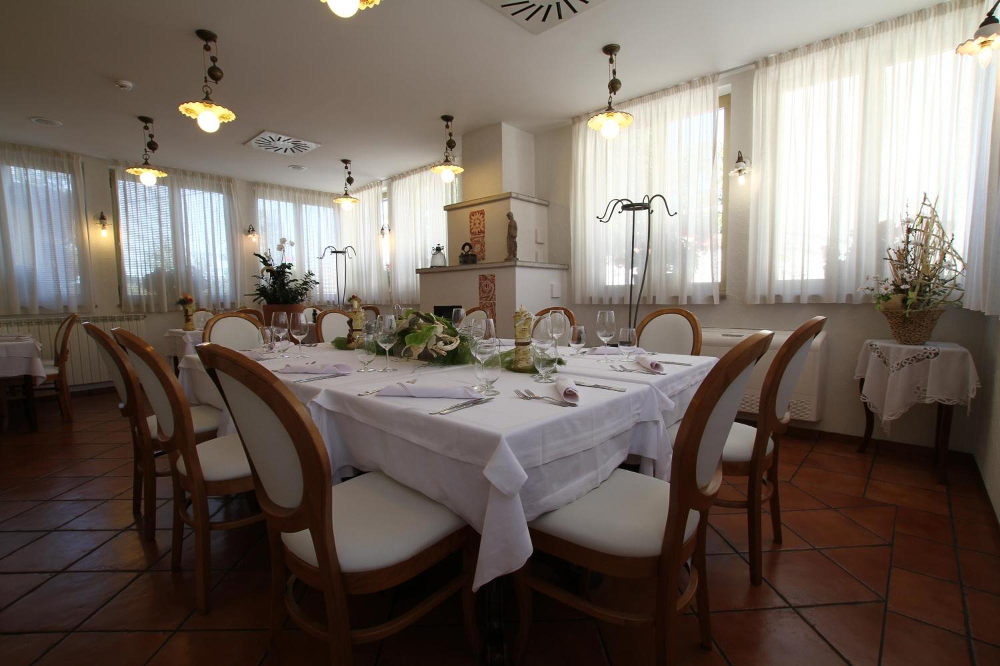 Hotel Grahor Sežana Buitenkant foto